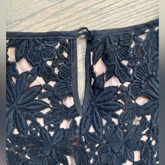 Talbots Black Floral Lace Top size Women’s 10p NWOT lace overlay blouse - Picture 4 of 5